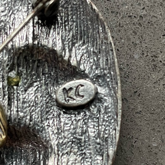 Kenneth Cole cat•kittens•basket mixed metals brooch sign - Picture 7 of 8